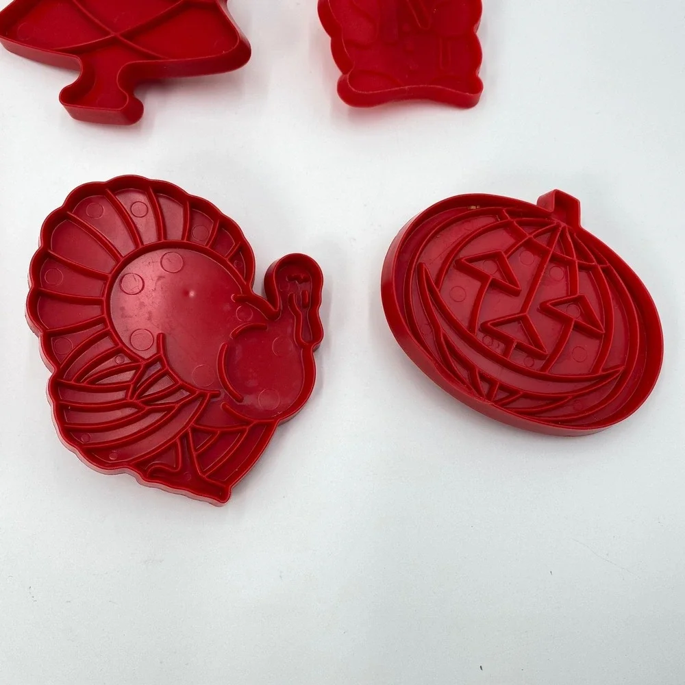 Vintage Red Plastic Holiday Cookie Cutter Set‎ 7pc Santa Pumpkin Turkey Bunny